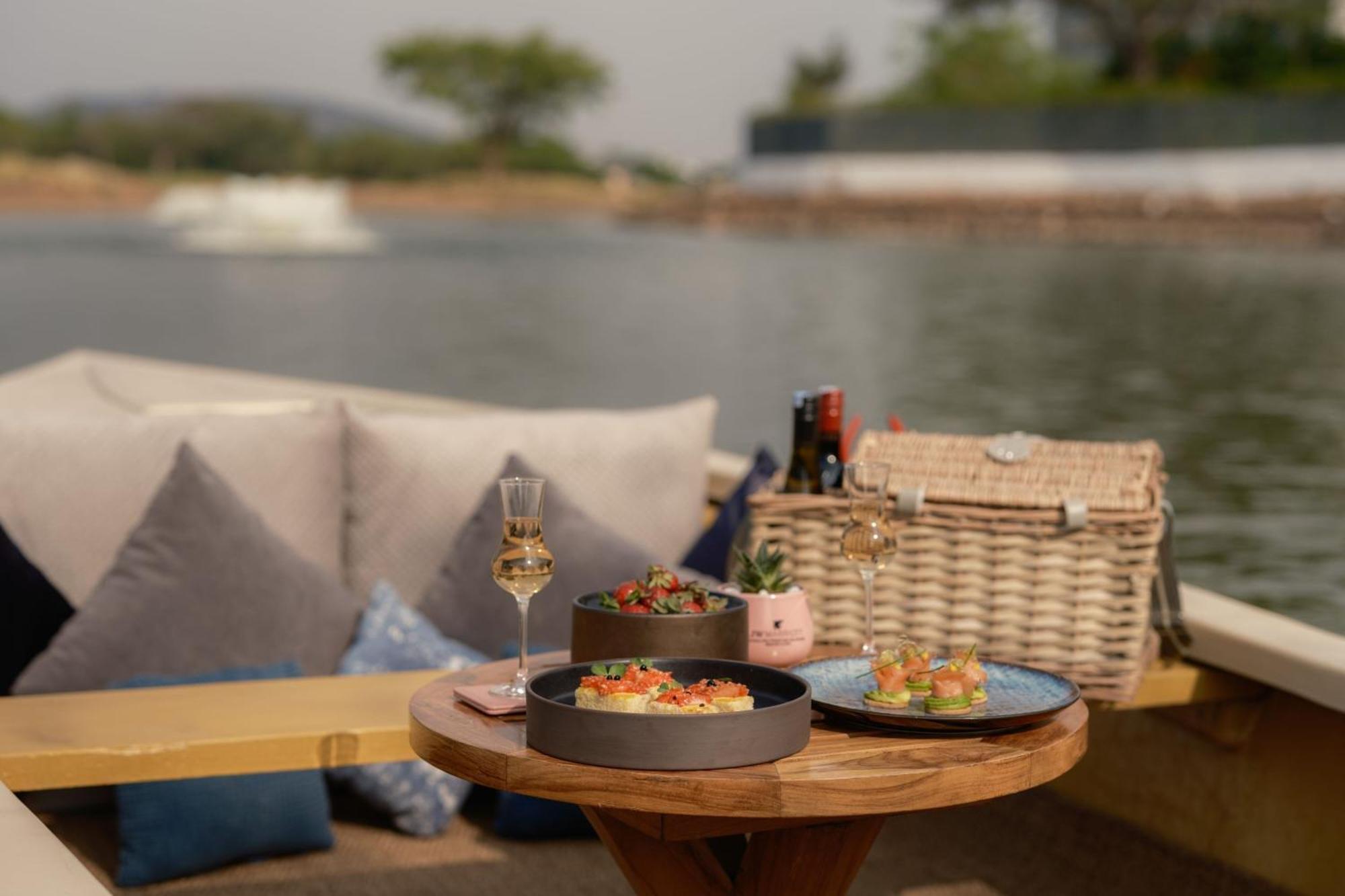 Jw Marriott Hotel Bengaluru Prestige Golfshire Resort & Spa Avati Extérieur photo